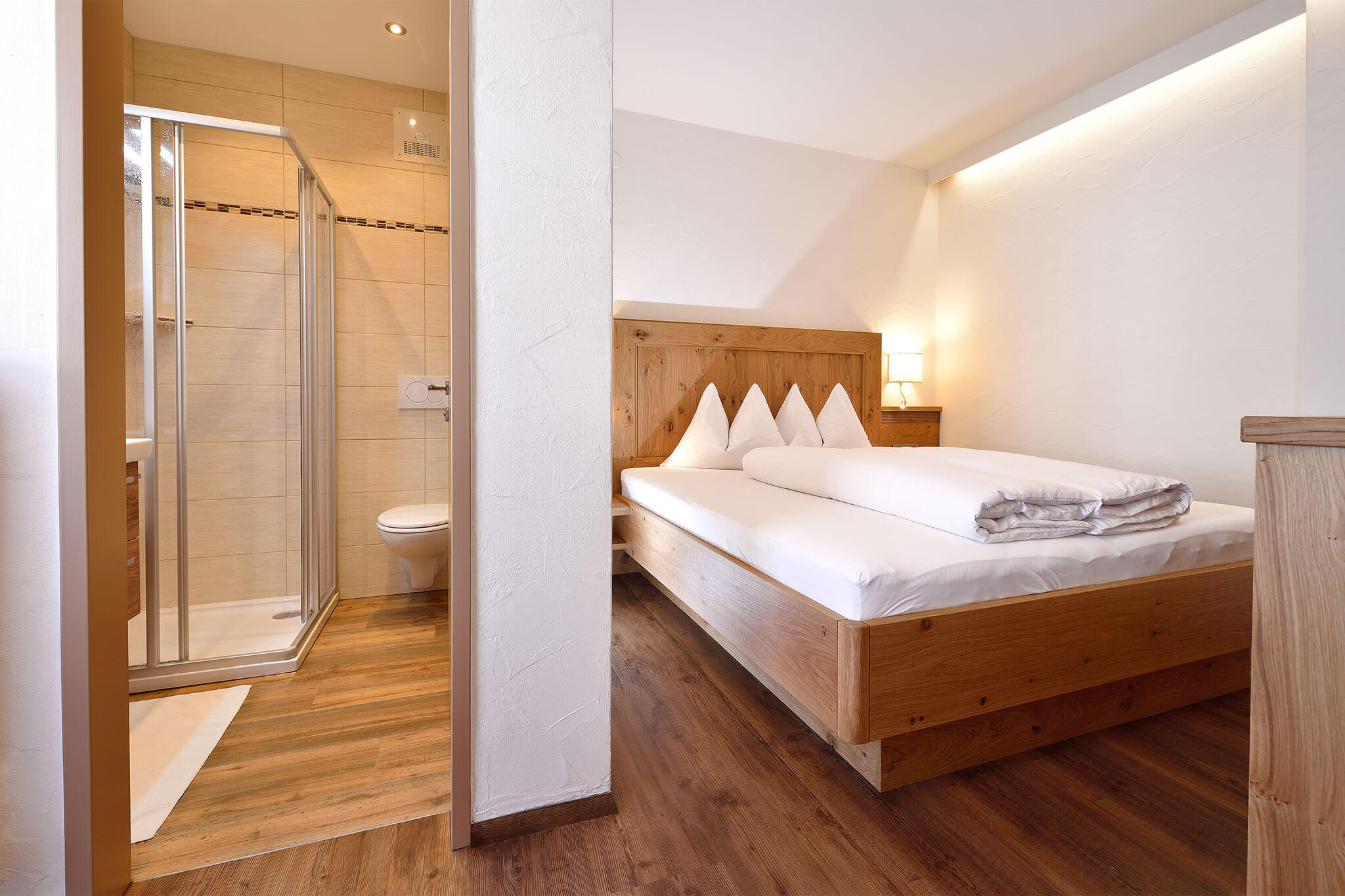 Enzian Bath and bedroom